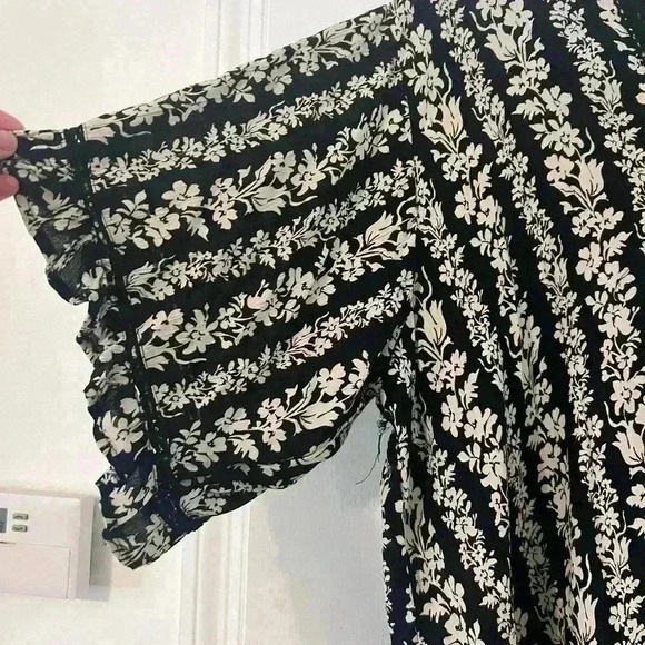 Lola P NWT flowy boho shirt size M (G105) - Picture 4 of 8